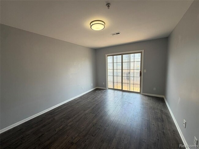 Building Photo - 29415 Glen Oaks Blvd E