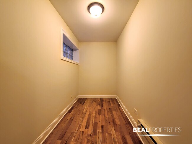 Building Photo - 555 W Arlington Pl