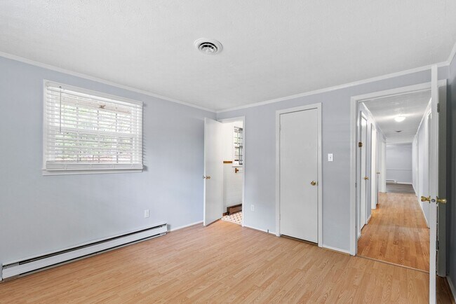 Building Photo - Updated 3-Bedroom Home on Quiet Street in Charlotte Court House!