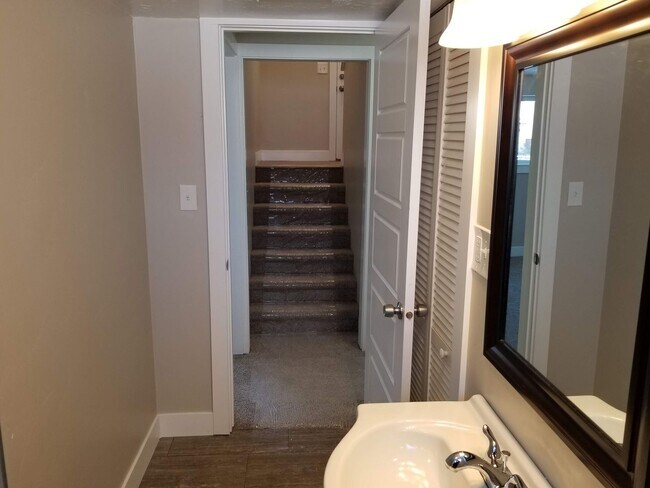 Building Photo - Spacious 5-Bedroom Magna Home with Deck and Ample Parking