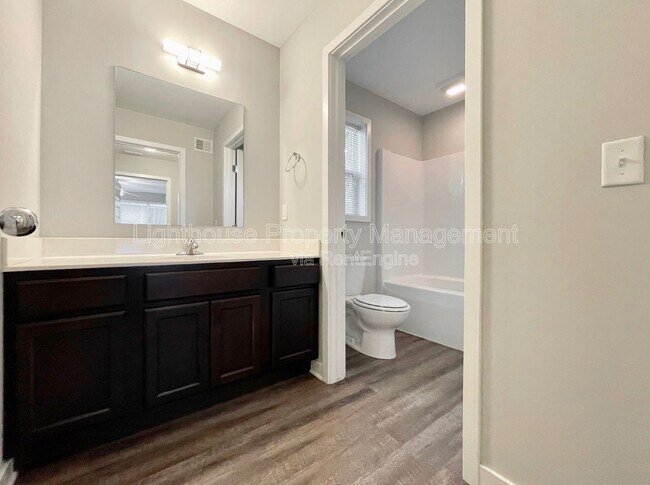 Building Photo - 303 Baldwin St