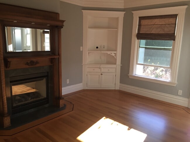 main bedroom - 131 Steiner St