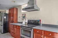 Building Photo - 322 E 6th Ave