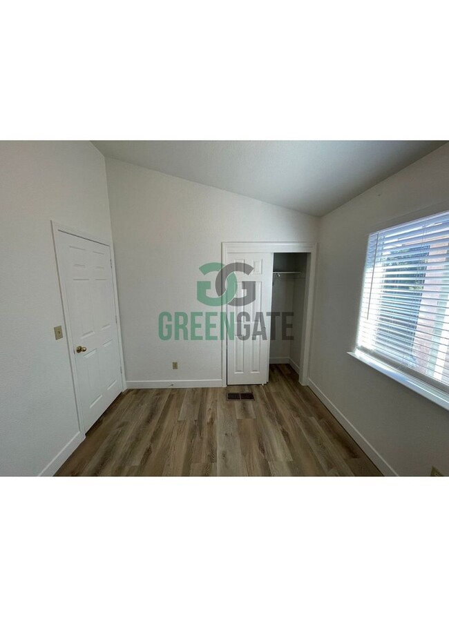 Building Photo - Beautiful 4 Bedroom 2.5 Bath in Ceres AVAI...