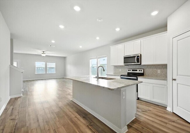 Building Photo - 104 Capella Wy
