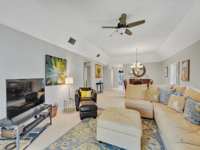 Building Photo - 101 Park Shores Cir