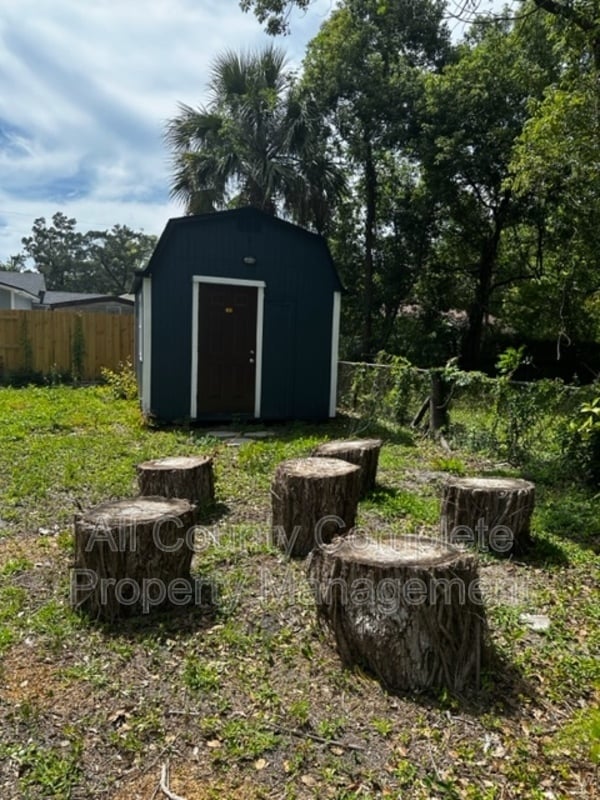 Building Photo - 7616 Lueders Ave