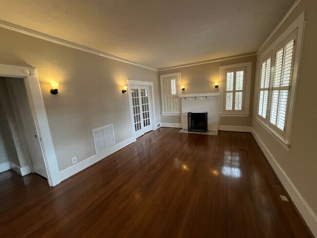 Building Photo - Blending Relaxation & Sophistication to Create the Ideal Place.