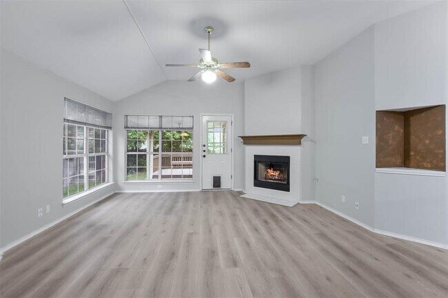 Building Photo - 1810 Coral Dr