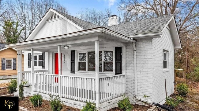 Building Photo - 605 Apple St