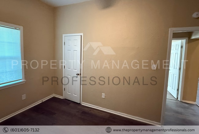 Building Photo - 922 Bloom St