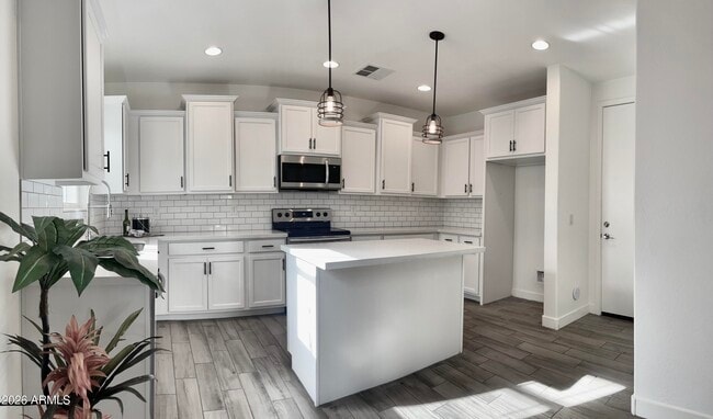 Building Photo - 5549 S Dillon