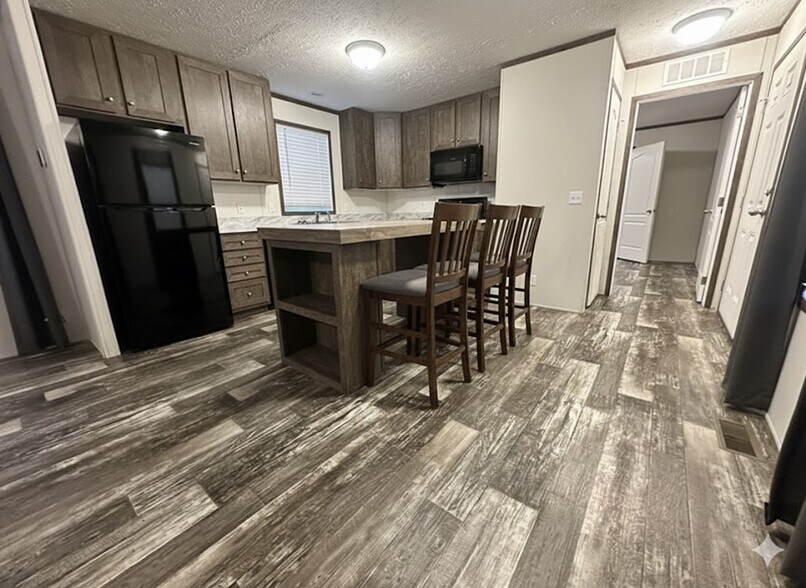 Building Photo - 26 Bing St N