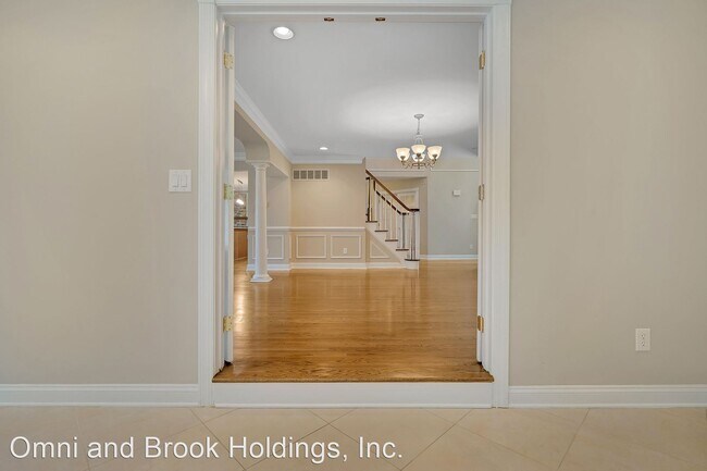 Building Photo - 4 br, 4 bath House - 1109 Winding Dr