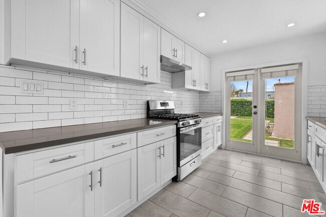 Building Photo - 1716 S Genesee Ave