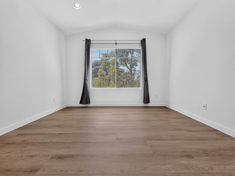Master Bedroom - 1065 E Broadway