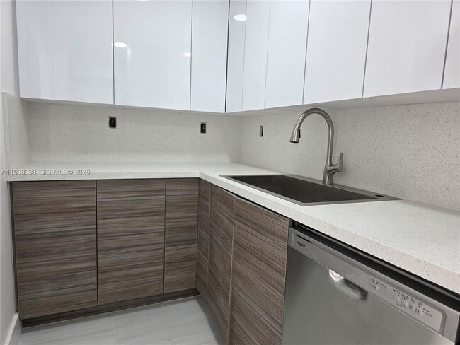 Building Photo - 1000 West Ave