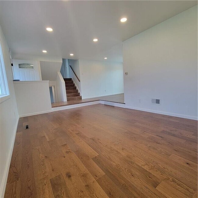 Building Photo - 47 Crimson Bramble Rd