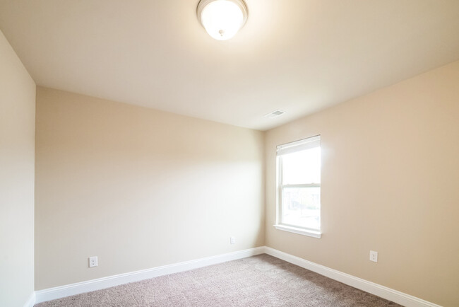 Building Photo - 12291 Anchor Way