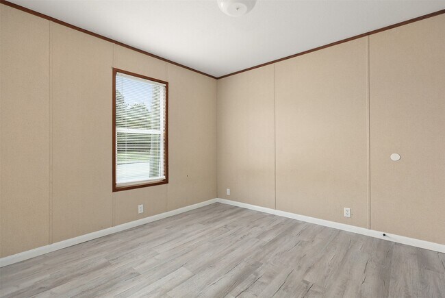 Building Photo - 4805 41st St E