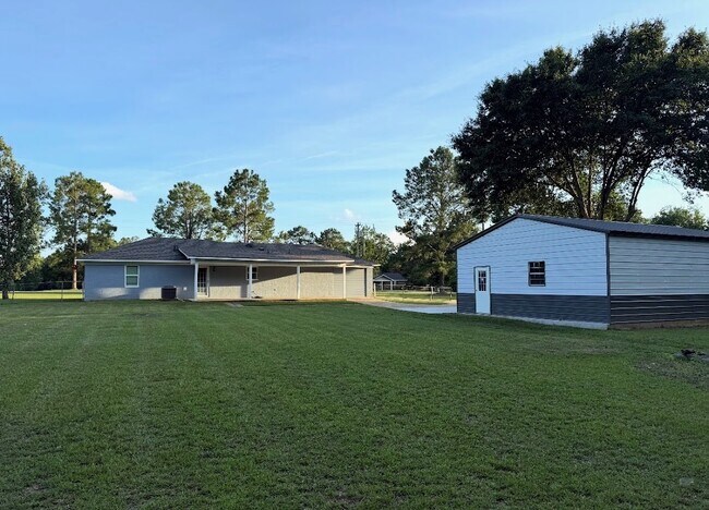 Building Photo - 121 Country Dr
