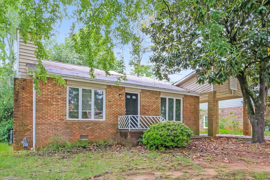 Building Photo - 2112 Golfview Dr SE