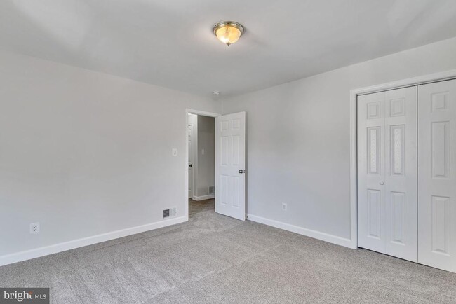 Building Photo - 5809 Fifer Dr