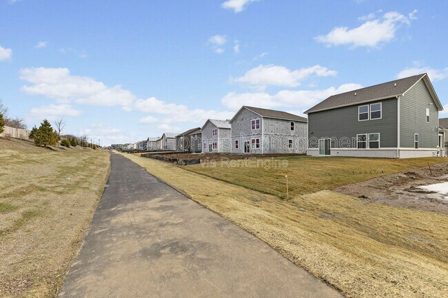 Building Photo - 15274 Farrington Rd