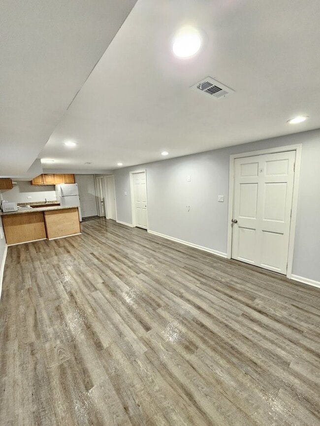 Building Photo - 2850 N Nordica Ave