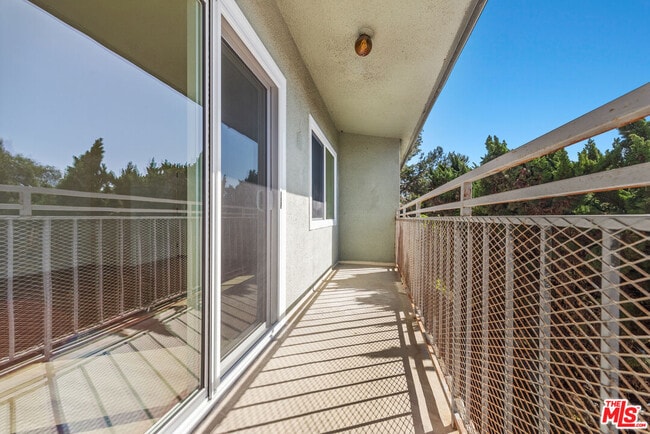 Building Photo - 836 Ashland Ave