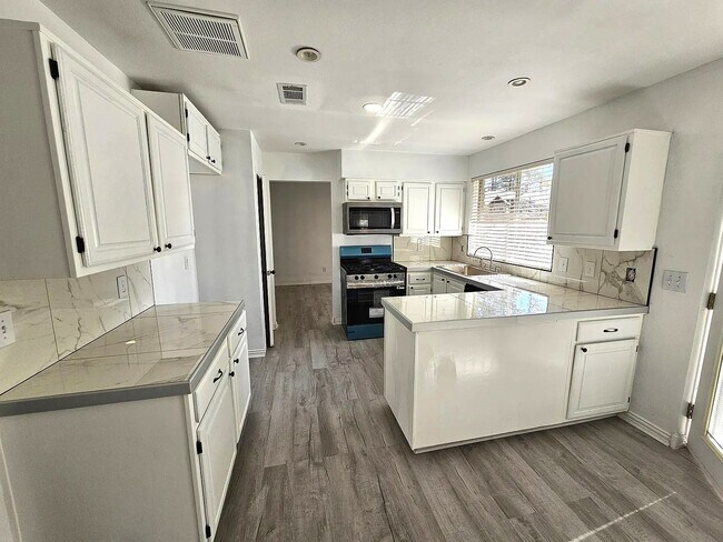 Building Photo - 11411 Sky Way Dr