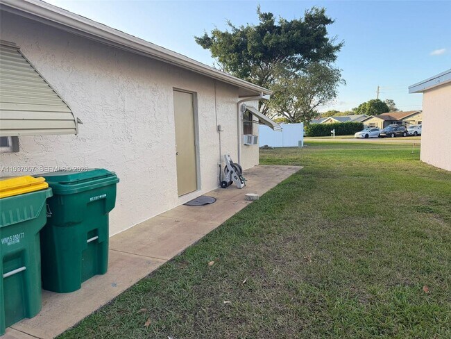 Building Photo - 9507 NW 80th Ct