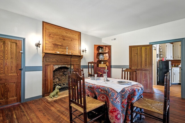 Building Photo - 11826 Colonial Trail W