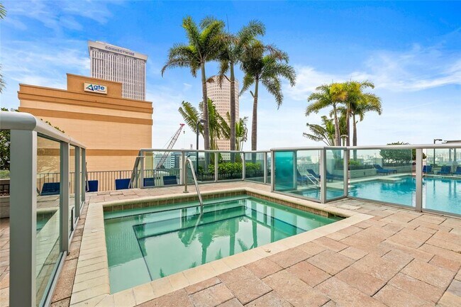 Building Photo - 777 N Ashley Dr