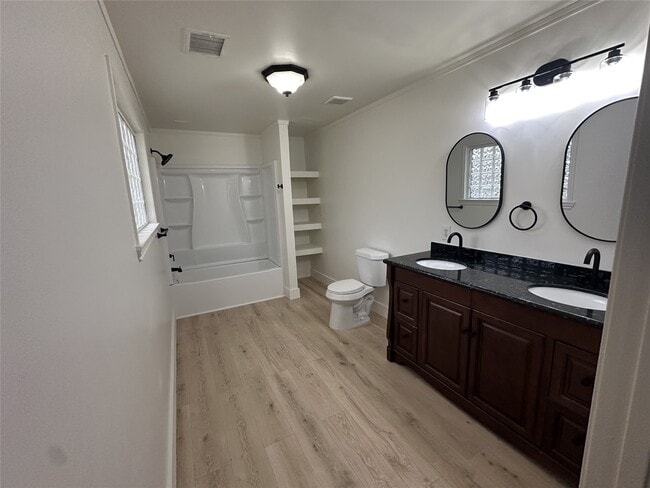 Building Photo - 1747 5th St