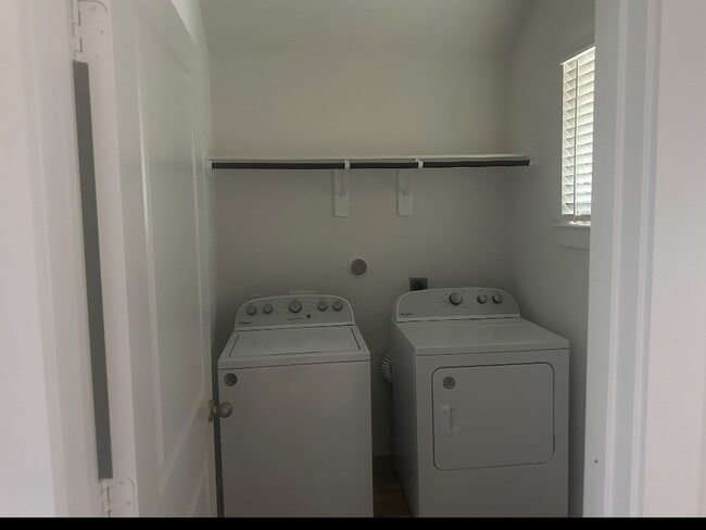 Building Photo - 19192 Cedar Lennox Cir