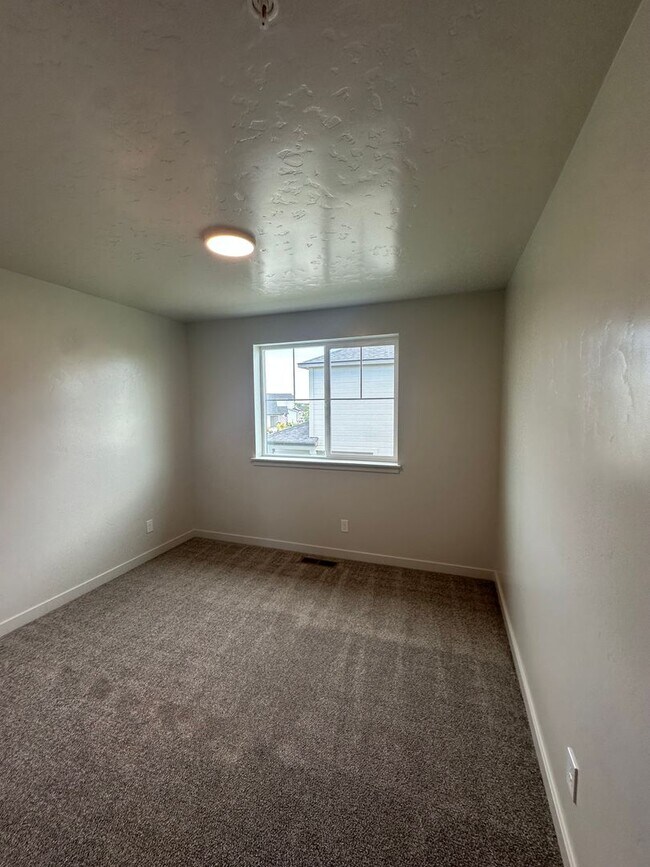 Building Photo - 4095 S Lone Pne Wy