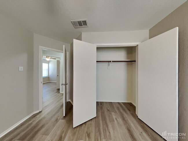 Building Photo - 720 Rowdy Dr
