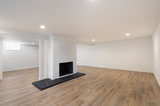 Building Photo - Beautiful 4 bedroom, 2 bathroom home in Lents Neighborhood!