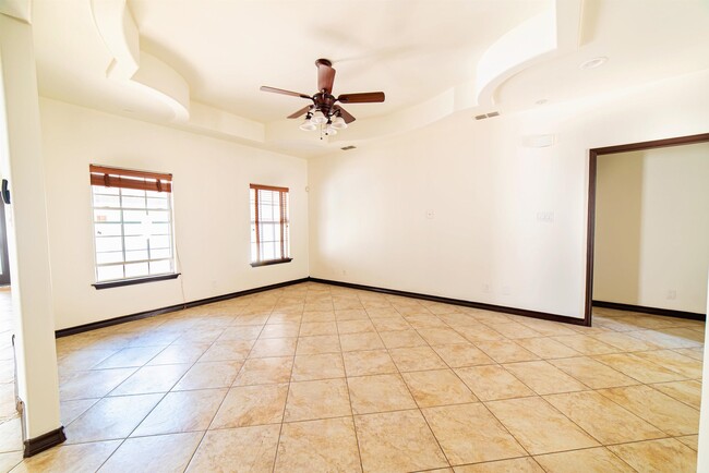 Building Photo - 2110 Lima Loop