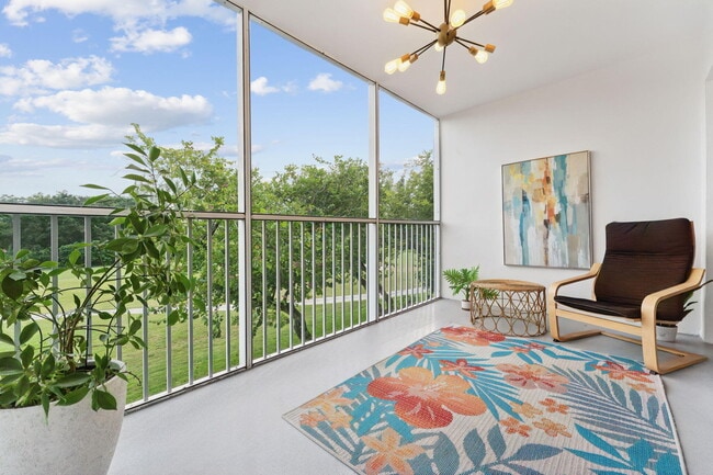 Building Photo - 3150 N Palm Aire Dr