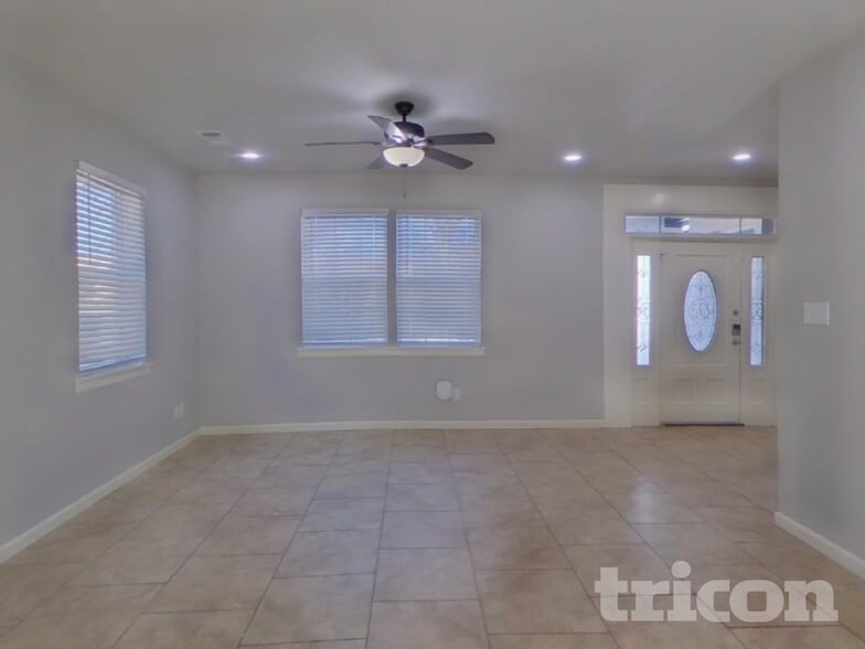 Building Photo - 624 Nora Ln