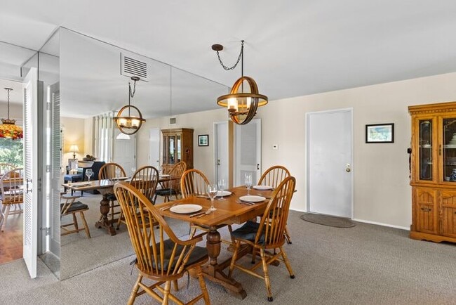 Building Photo - Sweeping Views! Rare and Peaceful 5-home e...
