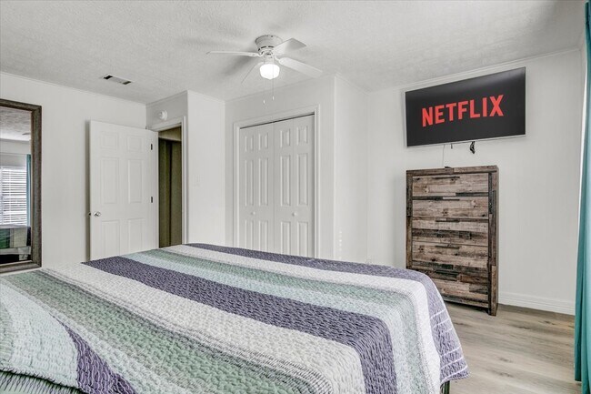 Building Photo - 185 Weiss Bluff Rd