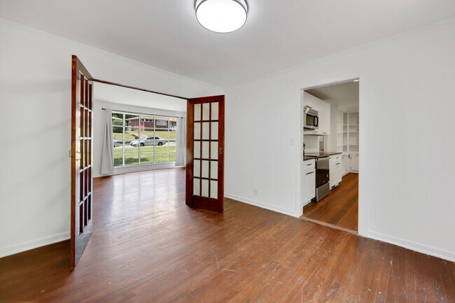 Building Photo - 3407 Batavia St