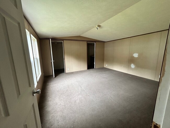 Building Photo - 2701 30 Mile Rd