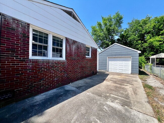 Building Photo - Charming 3 bedroom located in the heart of Chesapeake