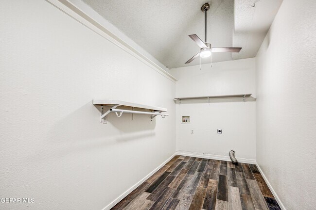 Building Photo - 5733 Saplinas Rd