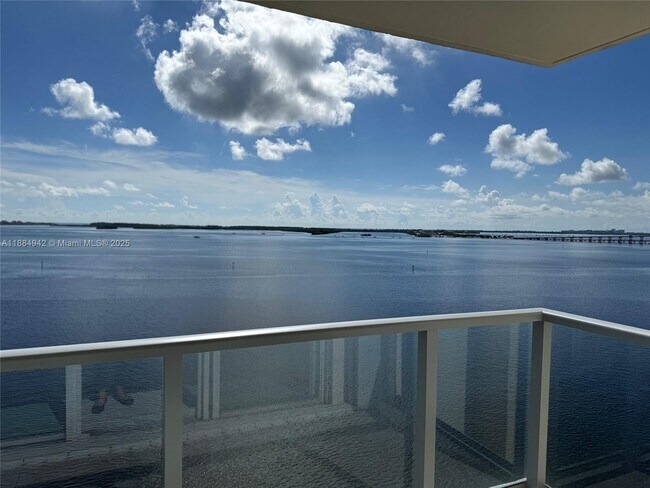 Building Photo - 1155 Brickell Bay Dr