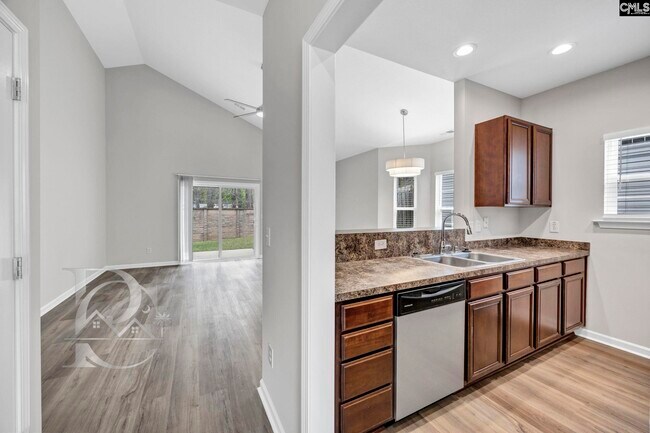 Building Photo - 151 Springhaven Dr